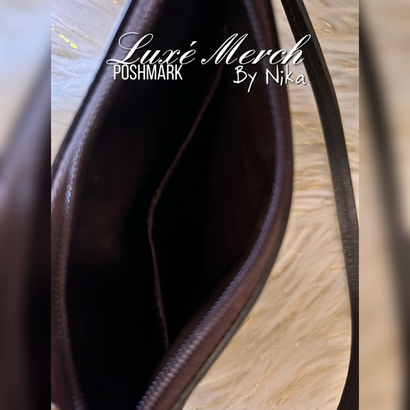 🤎EUC Coach Wristlet🤎 - Picture 4 of 5